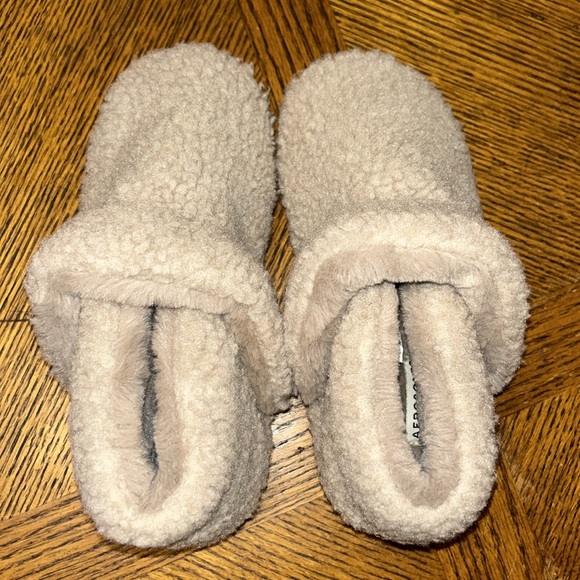Aerosoles Sherpa Slippers, Size: Small (5-6) - Picture 2 of 7